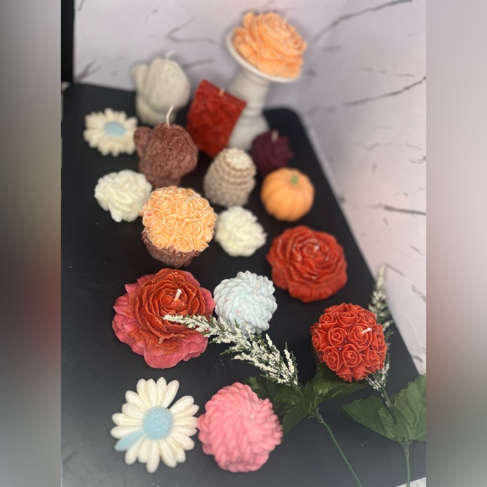 Mini candles and wax melts shapes.
